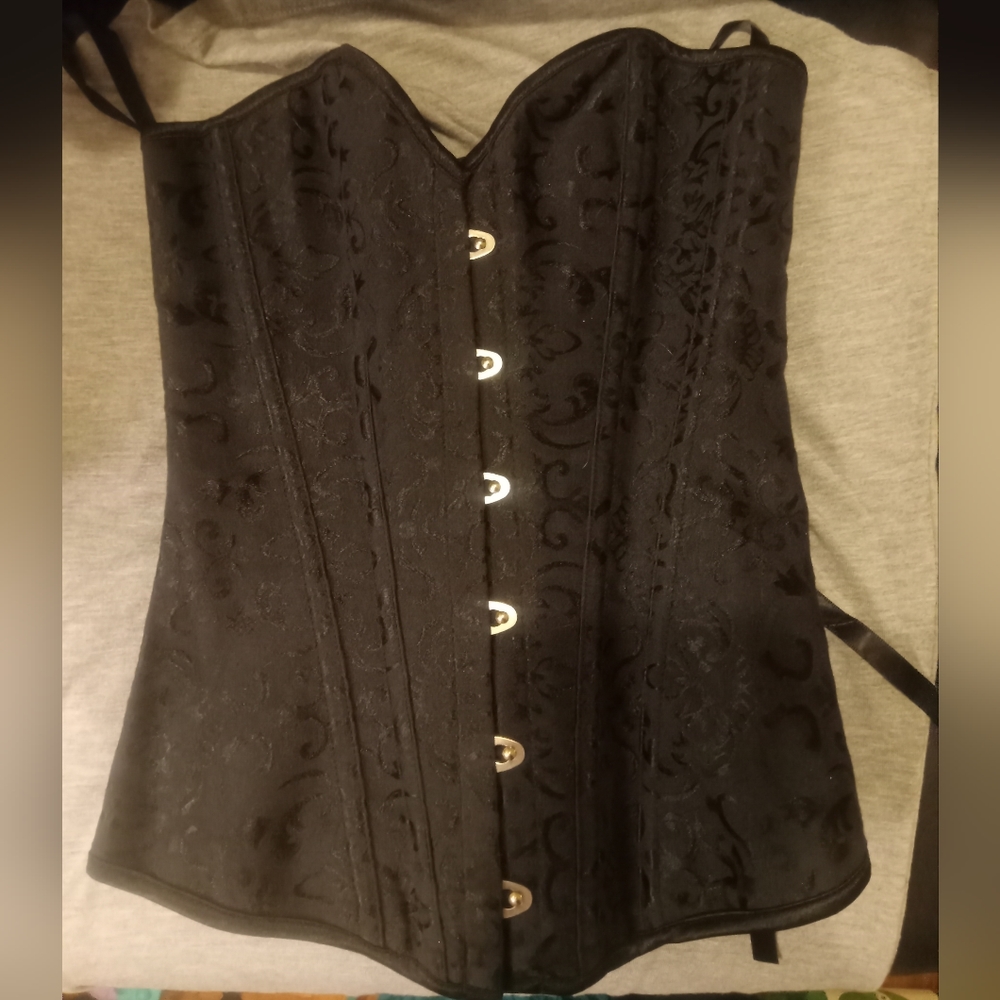 Like new black ties in back